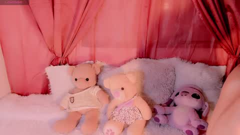 Snapshot of emely_rous chatting on 20, 12, 2024 Emely Rous online show from 20, 12, 2024