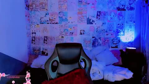 Snapshot of emely_rous chatting on 6, 11, 2025 Emely Rous online show from 6, 11, 2025