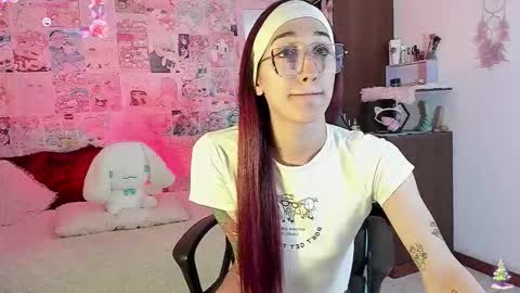 Snapshot of emely_rous chatting on 17, 12, 2025 Emely Rous online show from 17, 12, 2025