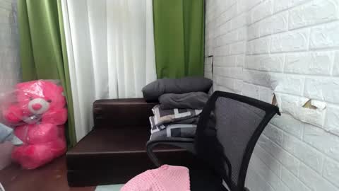 Snapshot of emely_slutxxx chatting on 1, 2, 2025 Emely online show from 1, 2, 2025