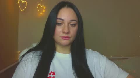 Snapshot of emelyblum chatting on 22, 10, 2025 Emely online show from 22, 10, 2025