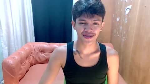 Snapshot of emerald_cummer chatting on 19, 12, 2025 emerald_cummer online show from 19, 12, 2025