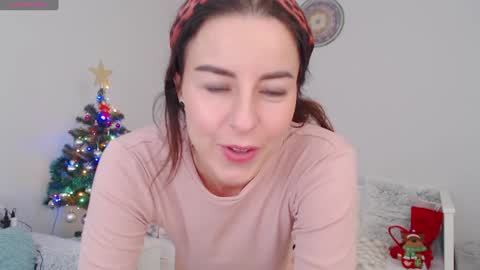 Snapshot of emerald_kittycat chatting on 17, 1, 2025 just me online show from 17, 1, 2025