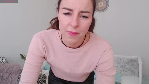 Snapshot of emerald_kittycat chatting on 22, 2, 2025 just me online show from 22, 2, 2025