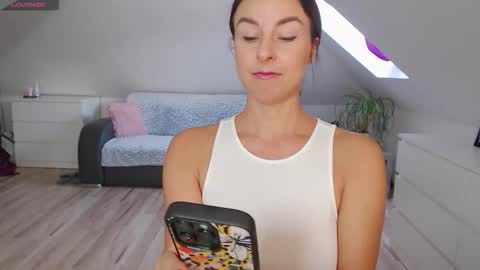 Snapshot of emerald_kittycat chatting on 19, 9, 2025 just me online show from 19, 9, 2025