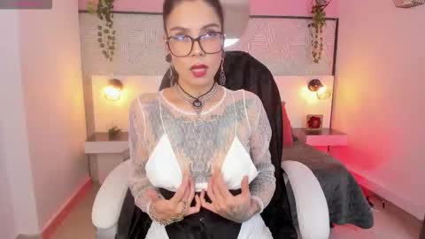 Esmeralda online show from 4, 11, 2025