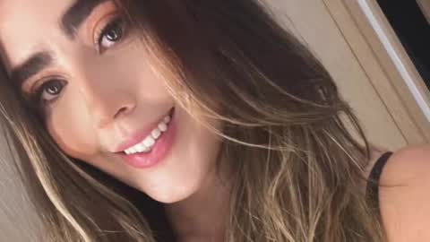 Snapshot of emi_royse chatting on 25, 2, 2025 emi_royse online show from 25, 2, 2025