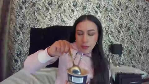 Emilia Gomez online show from 11, 11, 2025