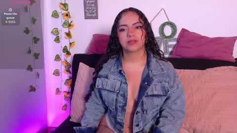 Snapshot of emiily_curly chatting on 27, 4, 2026 Emily online show from 27, 4, 2026