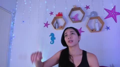 Snapshot of emiily_parkerr chatting on 18, 12, 2025 Emily online show from 18, 12, 2025