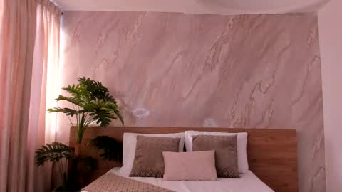 Snapshot of emiily_smile chatting on 15, 12, 2025 Emily online show from 15, 12, 2025