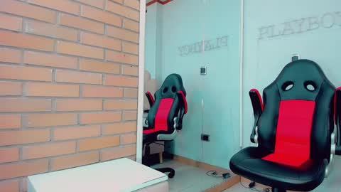 Snapshot of emiilysaenzz chatting on 20, 1, 2025 EmillySaenz online show from 20, 1, 2025