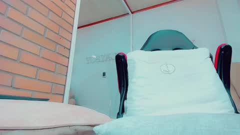 Snapshot of emiilysaenzz chatting on 29, 1, 2025 EmillySaenz online show from 29, 1, 2025