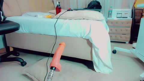 Snapshot of emiilysaenzz chatting on 3, 2, 2025 EmillySaenz online show from 3, 2, 2025