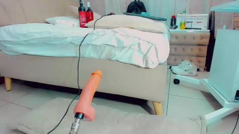 Snapshot of emiilysaenzz chatting on 23, 2, 2025 EmillySaenz online show from 23, 2, 2025