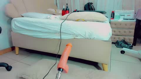 Snapshot of emiilysaenzz chatting on 26, 2, 2025 EmillySaenz online show from 26, 2, 2025