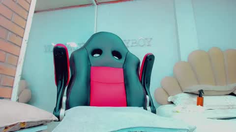 Snapshot of emiilysaenzz chatting on 10, 9, 2025 EmillySaenz online show from 10, 9, 2025