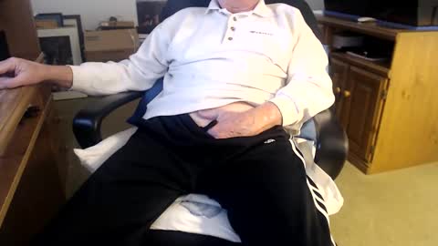 Snapshot of emil_karpo chatting on 17, 12, 2025 Terrance1st online show from 17, 12, 2025