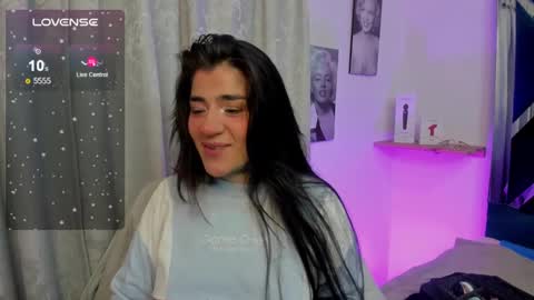 emilayton_ online show from 20, 1, 2025