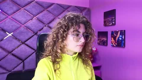 Snapshot of emili_rouse_ chatting on 28, 9, 2025 Emy online show from 28, 9, 2025
