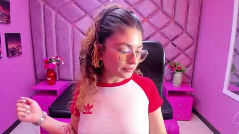 Snapshot of emili_rouse_ chatting on 4, 10, 2025 Emy online show from 4, 10, 2025