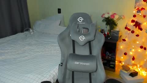 emili_sweet__ online show from 31, 12, 2024