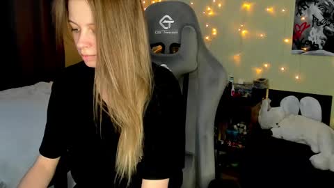 emili_sweet__ online show from 9, 3, 2025