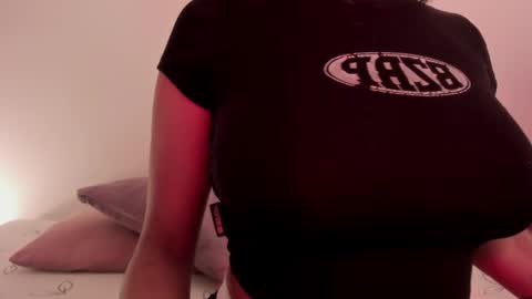 Emilia Big Boobs online show from 20, 12, 2024