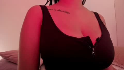 Emilia Big Boobs online show from 22, 12, 2024