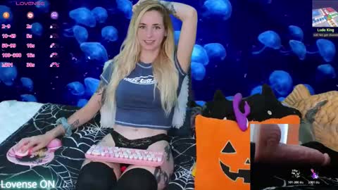 Snapshot of emiliamoonxxx chatting on 21, 10, 2025 EmiliaMoon online show from 21, 10, 2025