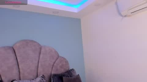 Snapshot of emiliee_xx chatting on 12, 5, 2026 Emillie online show from 12, 5, 2026