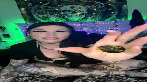 Snapshot of emilietreez chatting on 10, 7, 2026 emilietreez online show from 10, 7, 2026