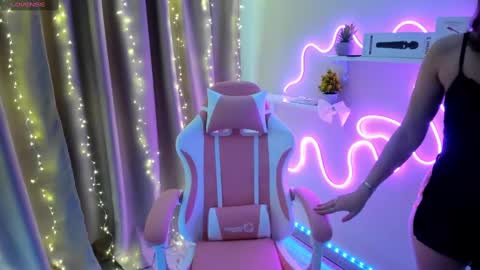 Emiliya online show from 6, 3, 2025