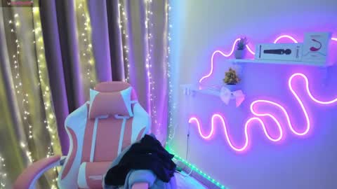 Emiliya online show from 9, 3, 2025