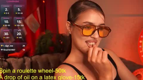 Snapshot of emiliyaroude chatting on 26, 9, 2025  Emiliya  online show from 26, 9, 2025