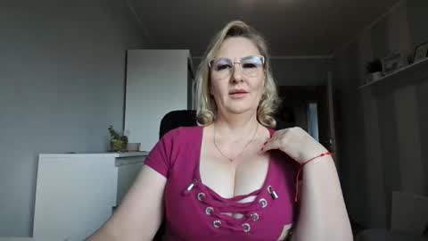 EmillyLove online show from 10, 3, 2026