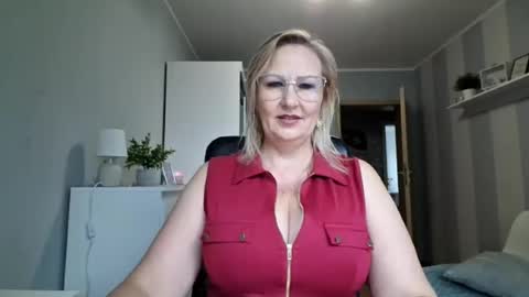 EmillyLove online show from 27, 7, 2026