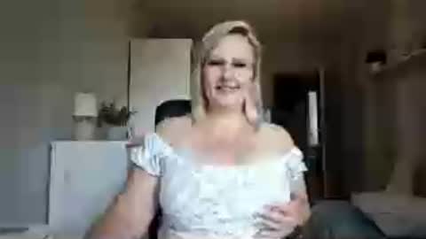 EmillyLove online show from 31, 7, 2026