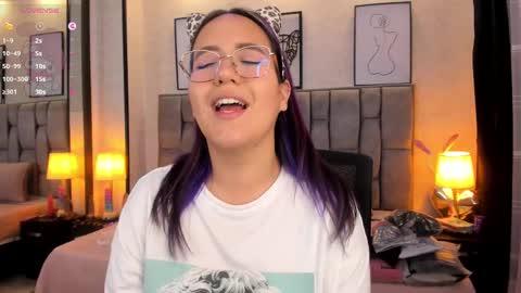 Snapshot of emily_5weet chatting on 5, 3, 2025 Emily online show from 5, 3, 2025