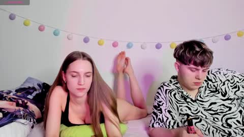 emily_and_ilumi online show from 4, 1, 2025