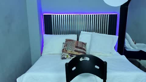 Snapshot of emily_beltonn chatting on 23, 10, 2025 online show from 23, 10, 2025