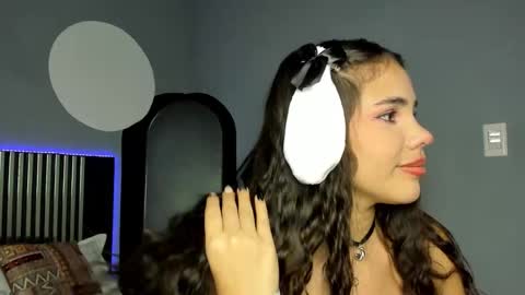 Snapshot of emily_beltonn chatting on 27, 10, 2025 online show from 27, 10, 2025