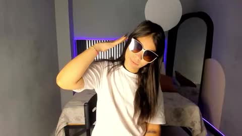 Snapshot of emily_beltonn chatting on 4, 11, 2025 online show from 4, 11, 2025