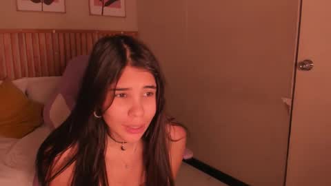 Snapshot of emily_beltonn chatting on 10, 11, 2025 online show from 10, 11, 2025