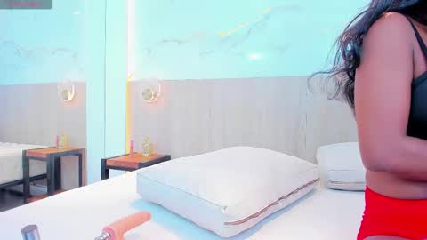 Snapshot of emily_browne chatting on 14, 11, 2025 emily online show from 14, 11, 2025