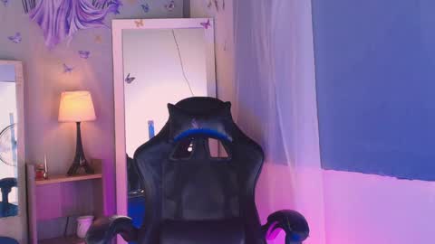 Snapshot of emily_castillo1_ chatting on 31, 3, 2026 emily_castillo1_ online show from 31, 3, 2026