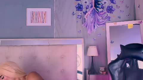Snapshot of emily_castillo1_ chatting on 29, 4, 2026 emily_castillo1_ online show from 29, 4, 2026