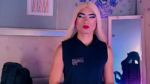 Snapshot of emily_castillo1_ chatting on 3, 5, 2026 emily_castillo1_ online show from 3, 5, 2026