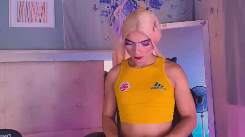 Snapshot of emily_castillo1_ chatting on 9, 5, 2026 emily_castillo1_ online show from 9, 5, 2026