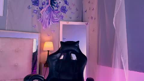 Snapshot of emily_castillo1_ chatting on 10, 5, 2026 emily_castillo1_ online show from 10, 5, 2026